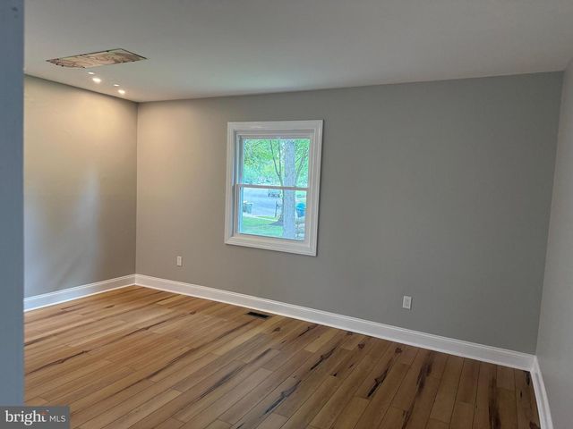 4140 POINT HOLLOW LN, Fairfax, VA 22033