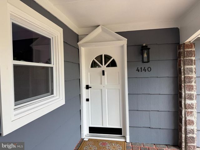 4140 POINT HOLLOW LN, Fairfax, VA 22033