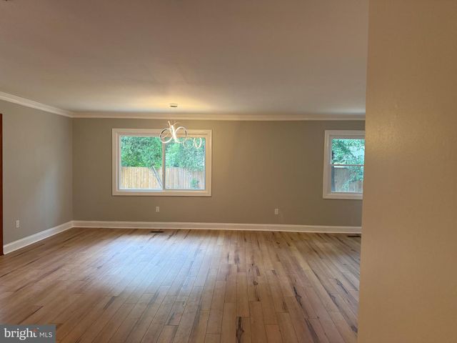 4140 POINT HOLLOW LN, Fairfax, VA 22033