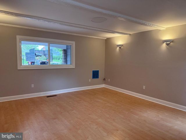 4140 POINT HOLLOW LN, Fairfax, VA 22033