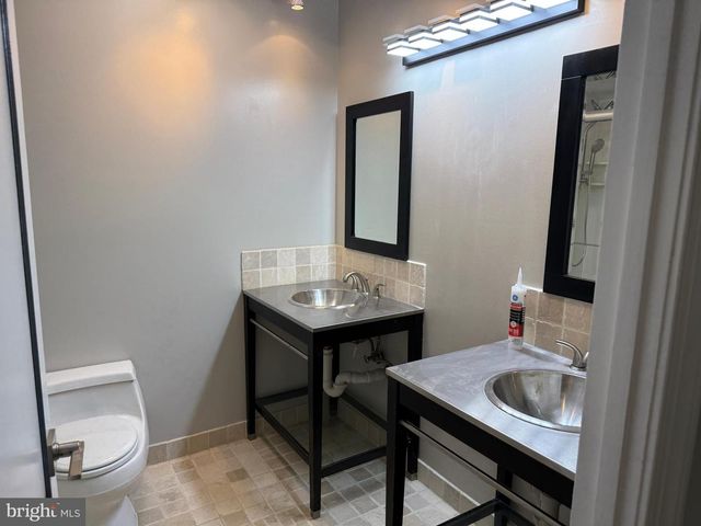 4140 POINT HOLLOW LN, Fairfax, VA 22033
