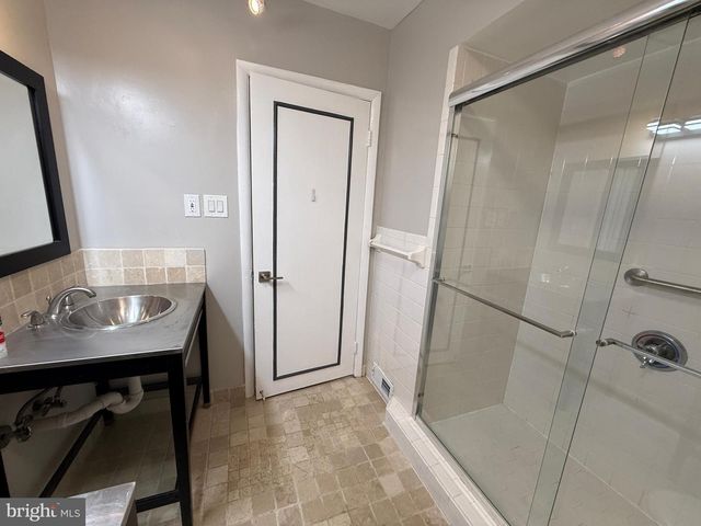 4140 POINT HOLLOW LN, Fairfax, VA 22033