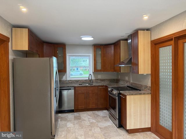 4140 POINT HOLLOW LN, Fairfax, VA 22033