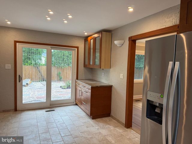 4140 POINT HOLLOW LN, Fairfax, VA 22033