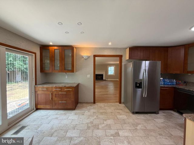 4140 POINT HOLLOW LN, Fairfax, VA 22033