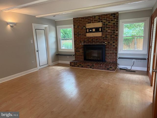 4140 POINT HOLLOW LN, Fairfax, VA 22033