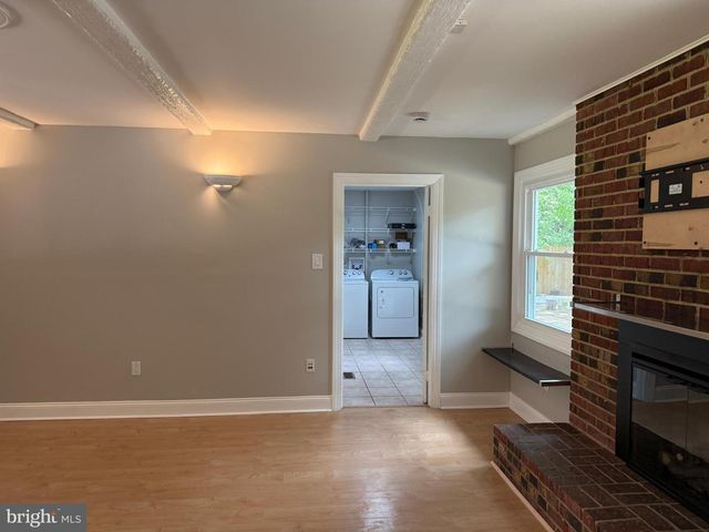 4140 POINT HOLLOW LN, Fairfax, VA 22033