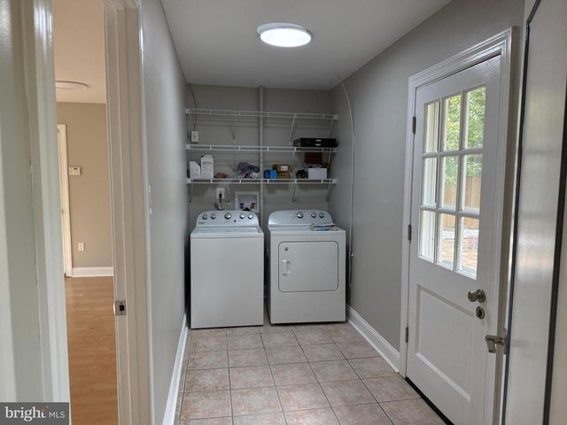 4140 POINT HOLLOW LN, Fairfax, VA 22033