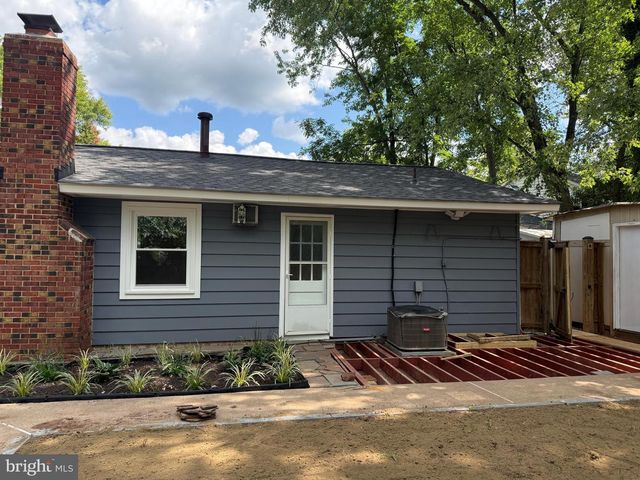 4140 POINT HOLLOW LN, Fairfax, VA 22033