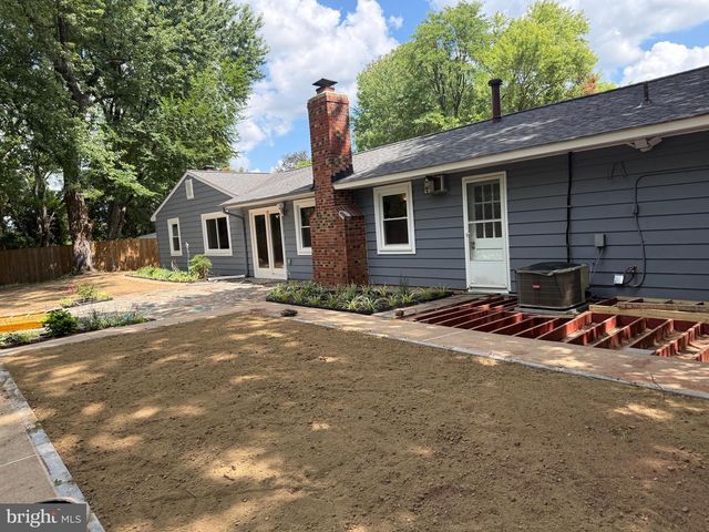 4140 POINT HOLLOW LN, Fairfax, VA 22033