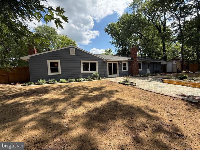 4140 POINT HOLLOW LN, Fairfax, VA 22033