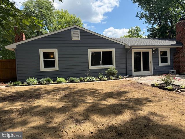 4140 POINT HOLLOW LN, Fairfax, VA 22033