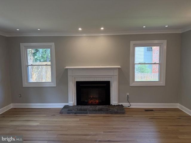4140 POINT HOLLOW LN, Fairfax, VA 22033