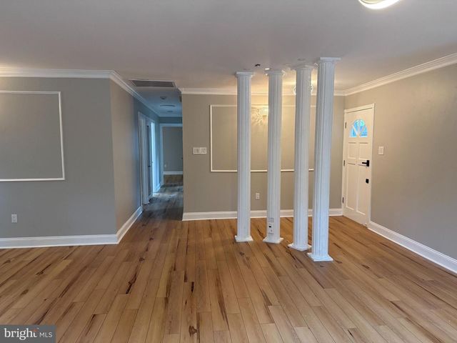 4140 POINT HOLLOW LN, Fairfax, VA 22033