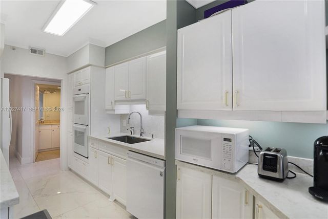 4775 COLLINS AV 1804, Miami Beach, FL 33140
