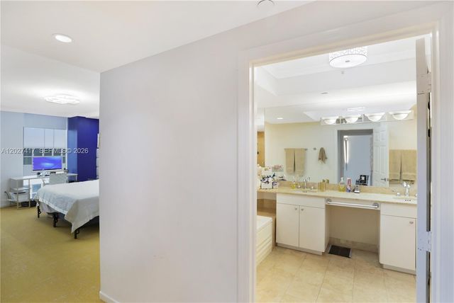 4775 COLLINS AV 1804, Miami Beach, FL 33140
