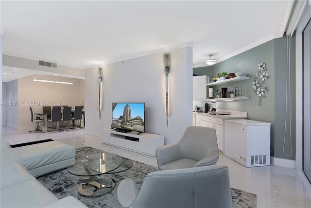 4775 COLLINS AV 1804, Miami Beach, FL 33140