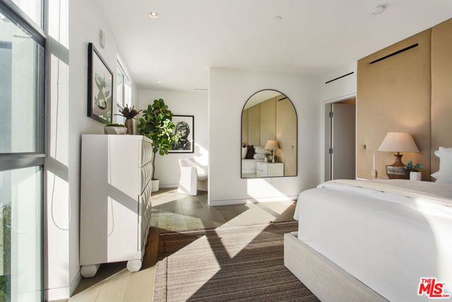 8600 Wilshire Boulevard TH3, Beverly Hills, CA 90211