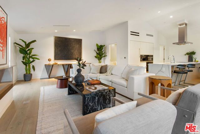 8600 Wilshire Boulevard TH3, Beverly Hills, CA 90211