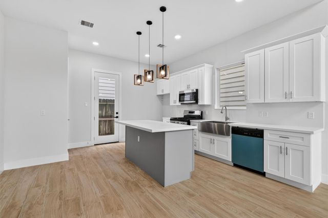 1067 Ferguson Way, Houston, TX 77088