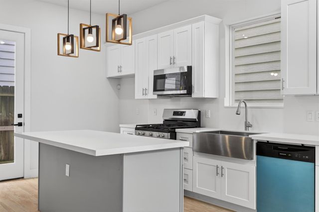 1067 Ferguson Way, Houston, TX 77088