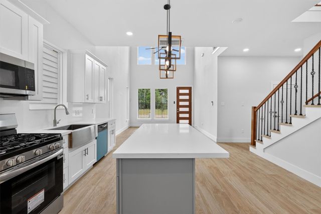 1067 Ferguson Way, Houston, TX 77088