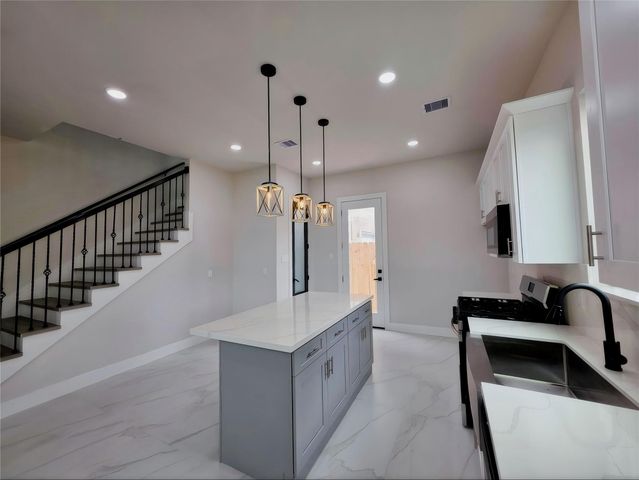 1067 Ferguson Way, Houston, TX 77088