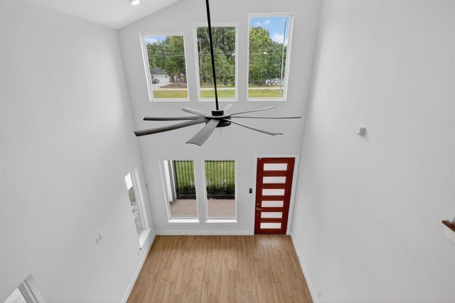 1067 Ferguson Way, Houston, TX 77088