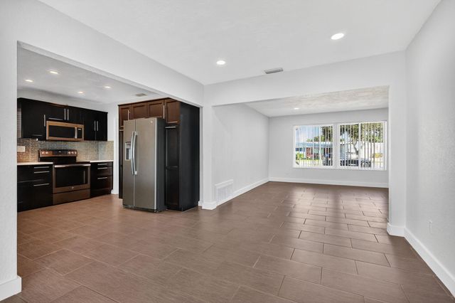 9720 NW 4 ST, Pembroke Pines, FL 33024