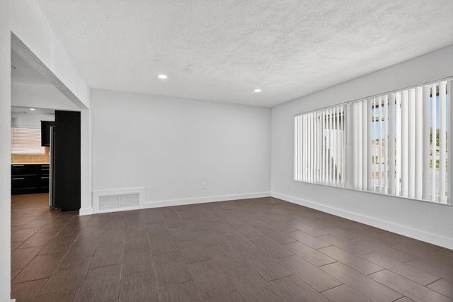 9720 NW 4 ST, Pembroke Pines, FL 33024