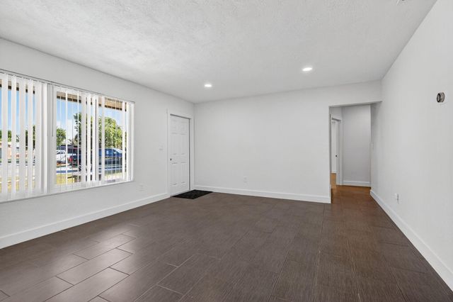 9720 NW 4 ST, Pembroke Pines, FL 33024