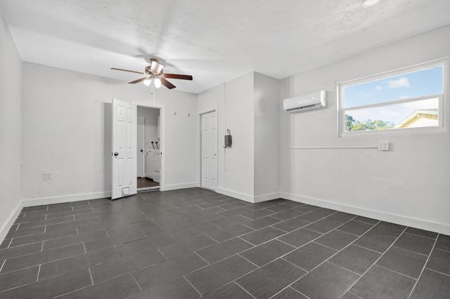 9720 NW 4 ST, Pembroke Pines, FL 33024