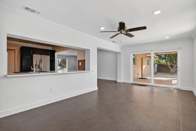 9720 NW 4 ST, Pembroke Pines, FL 33024