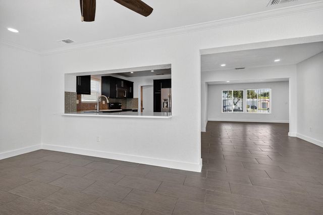 9720 NW 4 ST, Pembroke Pines, FL 33024