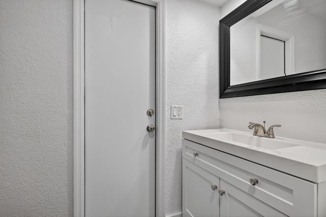 9720 NW 4 ST, Pembroke Pines, FL 33024