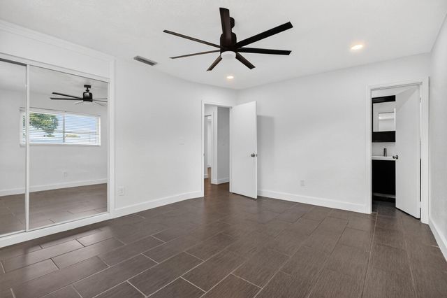 9720 NW 4 ST, Pembroke Pines, FL 33024