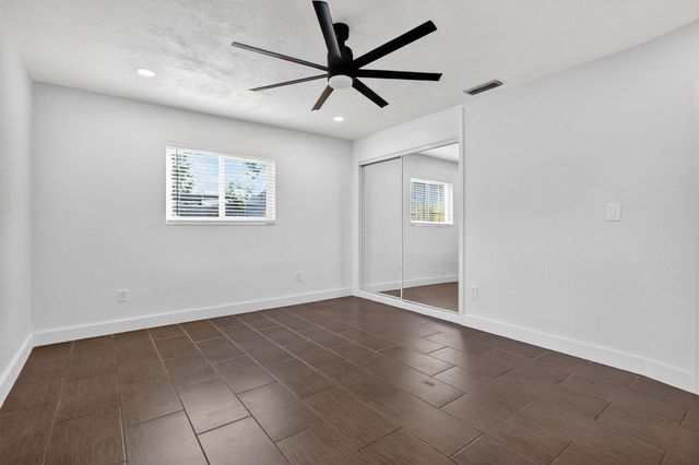 9720 NW 4 ST, Pembroke Pines, FL 33024