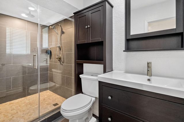 9720 NW 4 ST, Pembroke Pines, FL 33024