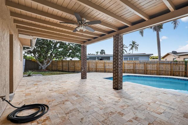 9720 NW 4 ST, Pembroke Pines, FL 33024