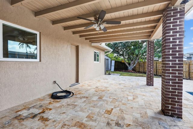 9720 NW 4 ST, Pembroke Pines, FL 33024