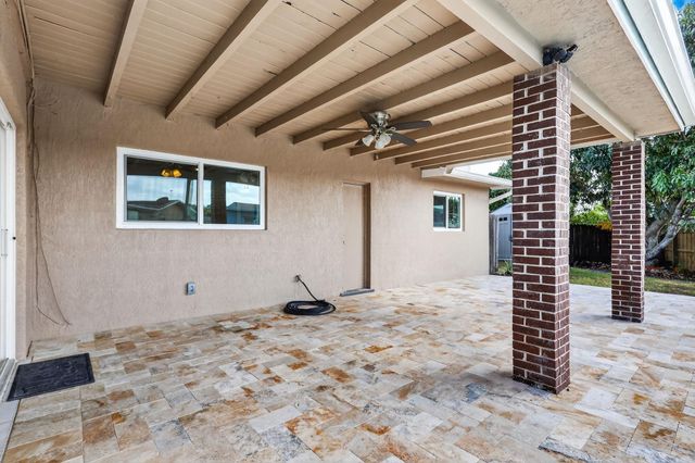 9720 NW 4 ST, Pembroke Pines, FL 33024