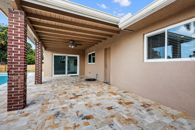 9720 NW 4 ST, Pembroke Pines, FL 33024