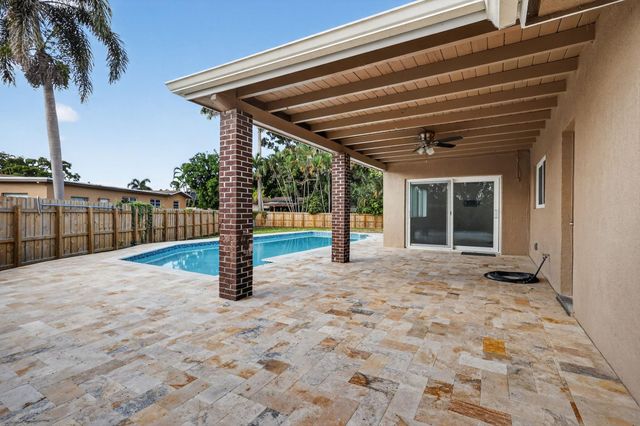 9720 NW 4 ST, Pembroke Pines, FL 33024