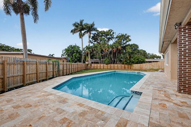 9720 NW 4 ST, Pembroke Pines, FL 33024