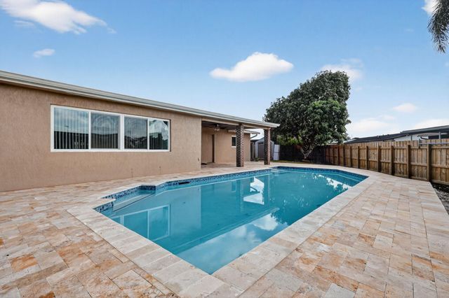 9720 NW 4 ST, Pembroke Pines, FL 33024