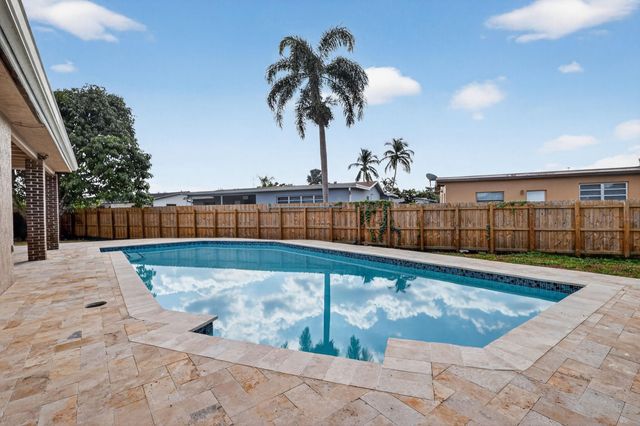 9720 NW 4 ST, Pembroke Pines, FL 33024