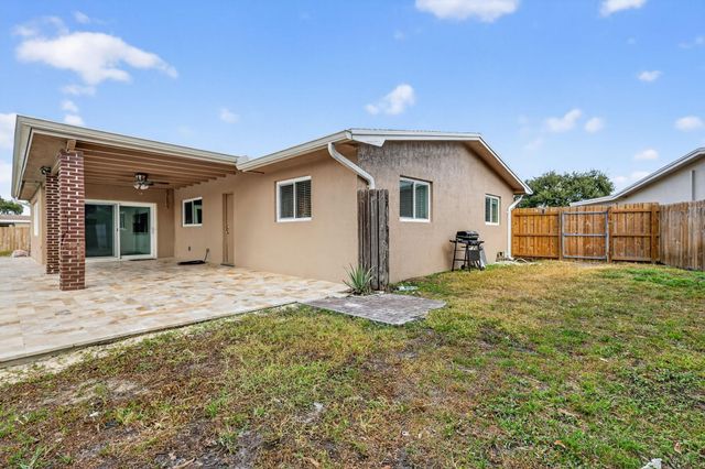 9720 NW 4 ST, Pembroke Pines, FL 33024