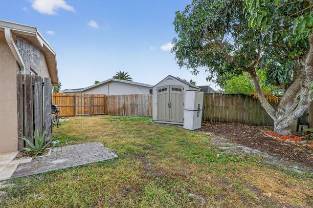 9720 NW 4 ST, Pembroke Pines, FL 33024