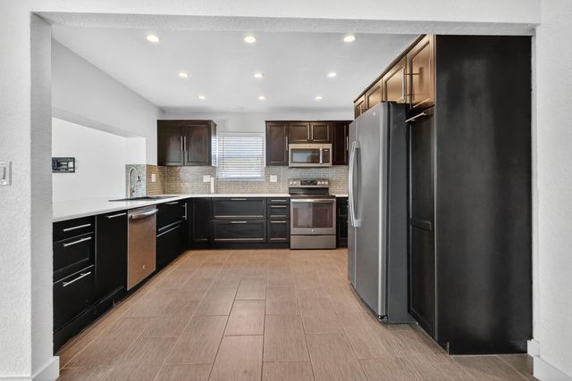 9720 NW 4 ST, Pembroke Pines, FL 33024