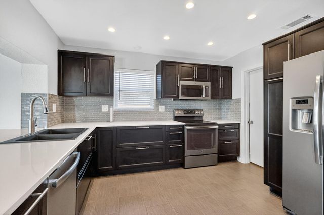 9720 NW 4 ST, Pembroke Pines, FL 33024